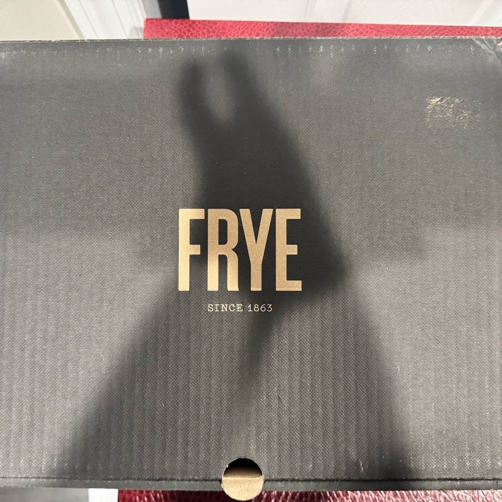 Frye  Carly Zip Chelsea ankle boots / black